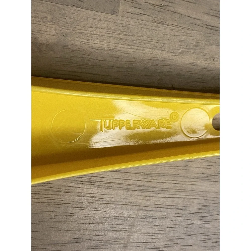 Vintage Tupperware Small Bright Yellow Colander Strainer 1 quart 1200 CLEAN! guc